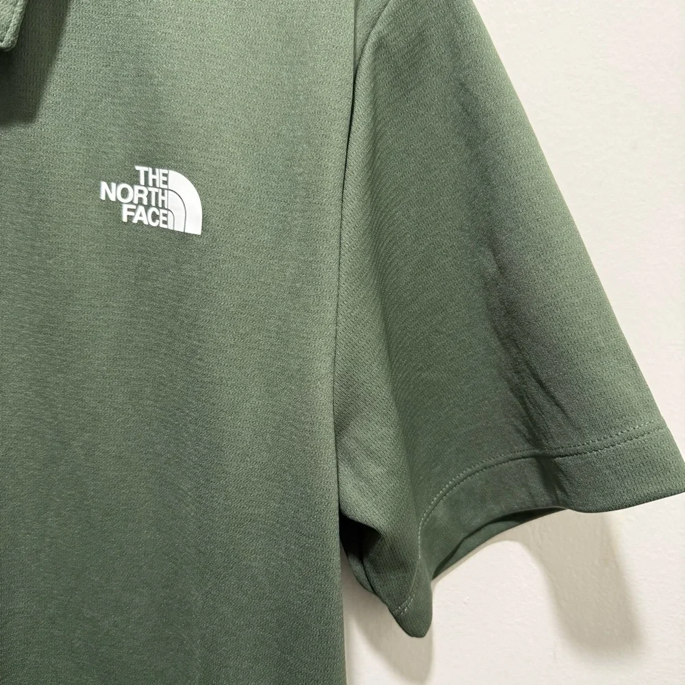 The North Face Men’s Medium Green Short Sleeve Polo Shirt Log